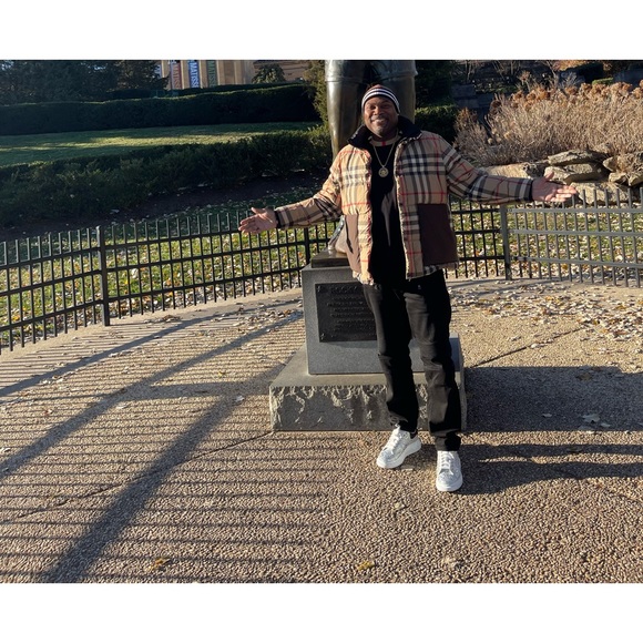 Meet your Posher, Lamont - Picture 2 of 2